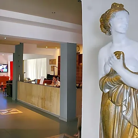 Venus Hotel 2*